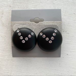 Black & V Rhinestone Circle Stud Back Earring
